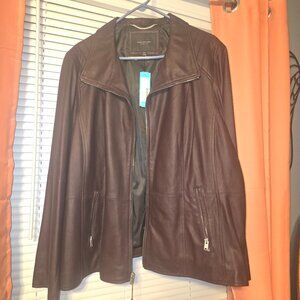 Marc New York Andrew Marc Women’s burgundy, zip up leather jacket – 2XL size.